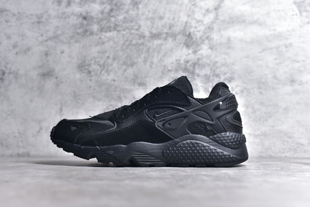 Nike air huarache triple top
