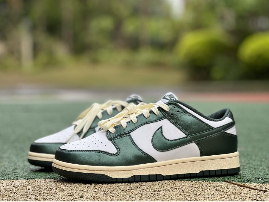 Nike Dunk Low Vintage Green, 男裝, 鞋, 波鞋- Carousell