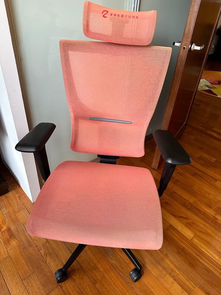 Office/gaming chair, Furniture & Home Living, Furniture, Chairs on Carousell