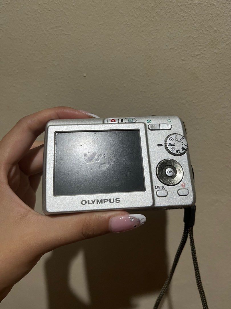 OLYMPUS FE-210 Digital Camera 7.1 MP- For Part EUR 9,99 - FR