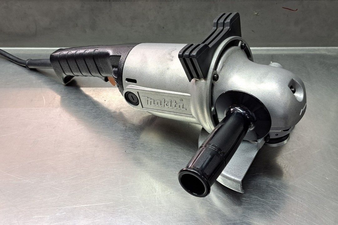Makita ga7001l sales