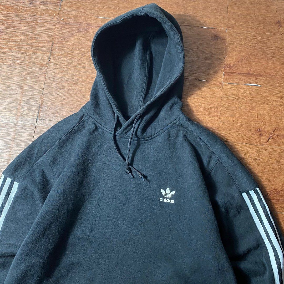 https://id.carousell.com/p/pullover-hoodie-adidas-treefoil-black-second-original-1253297615/