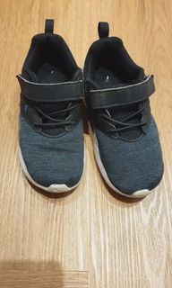 Puma sepatu sekolah anak TK