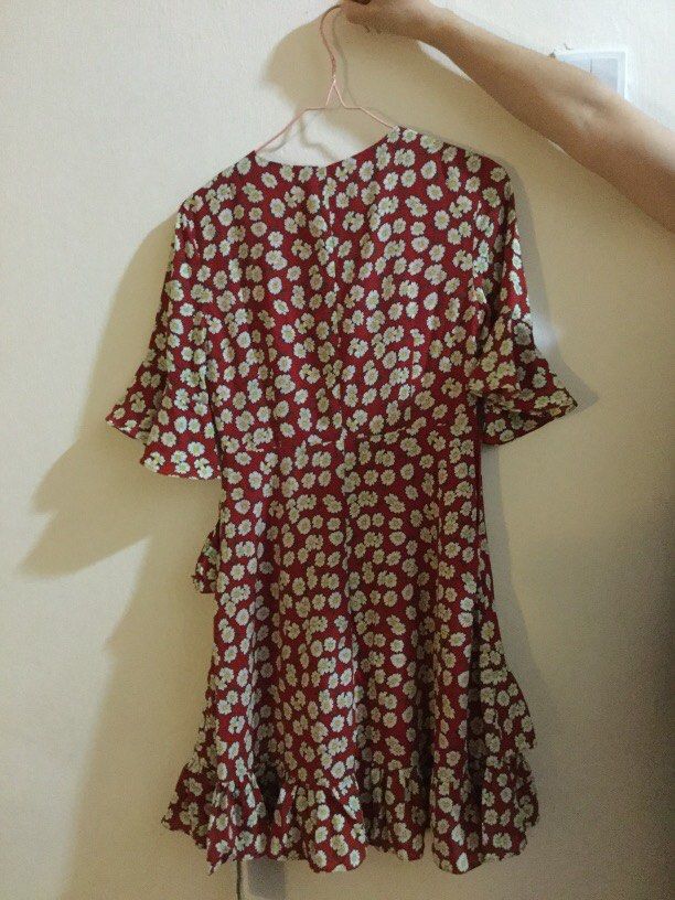 Red daisy top dress