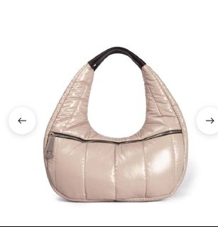 (Category: ) located in . Submitted by FashionGarage (Listing ID 1249374714, Image 1). Description: .