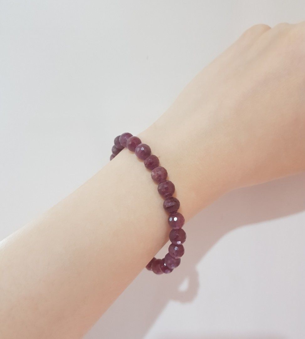 Ruby Faceted (Category: Bracelets) located in Pasay City. Submitted by bbearyoon (Listing ID 1253228824, Image 2). Description: Natural Ruby Faceted Approximate 7mm+ Really pretty💖 📍Changes color on uv light. Wala ako so I can't show in UV😅.