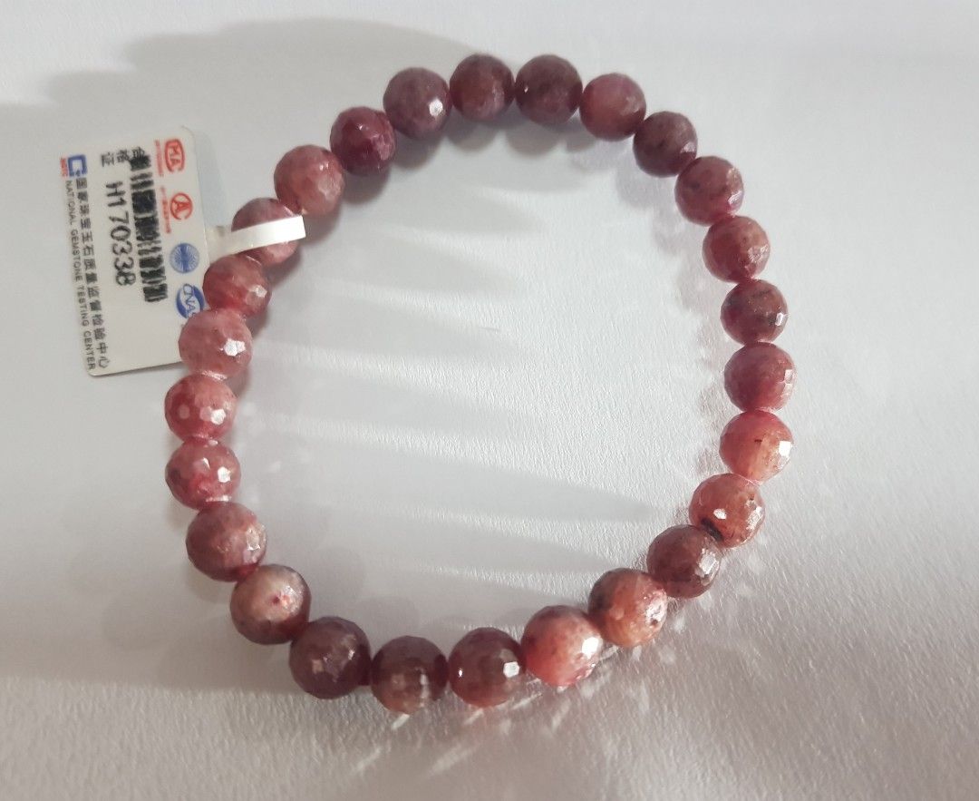 Ruby Faceted (Category: Bracelets) located in Pasay City. Submitted by bbearyoon (Listing ID 1253228824, Image 3). Description: Natural Ruby Faceted Approximate 7mm+ Really pretty💖 📍Changes color on uv light. Wala ako so I can't show in UV😅.