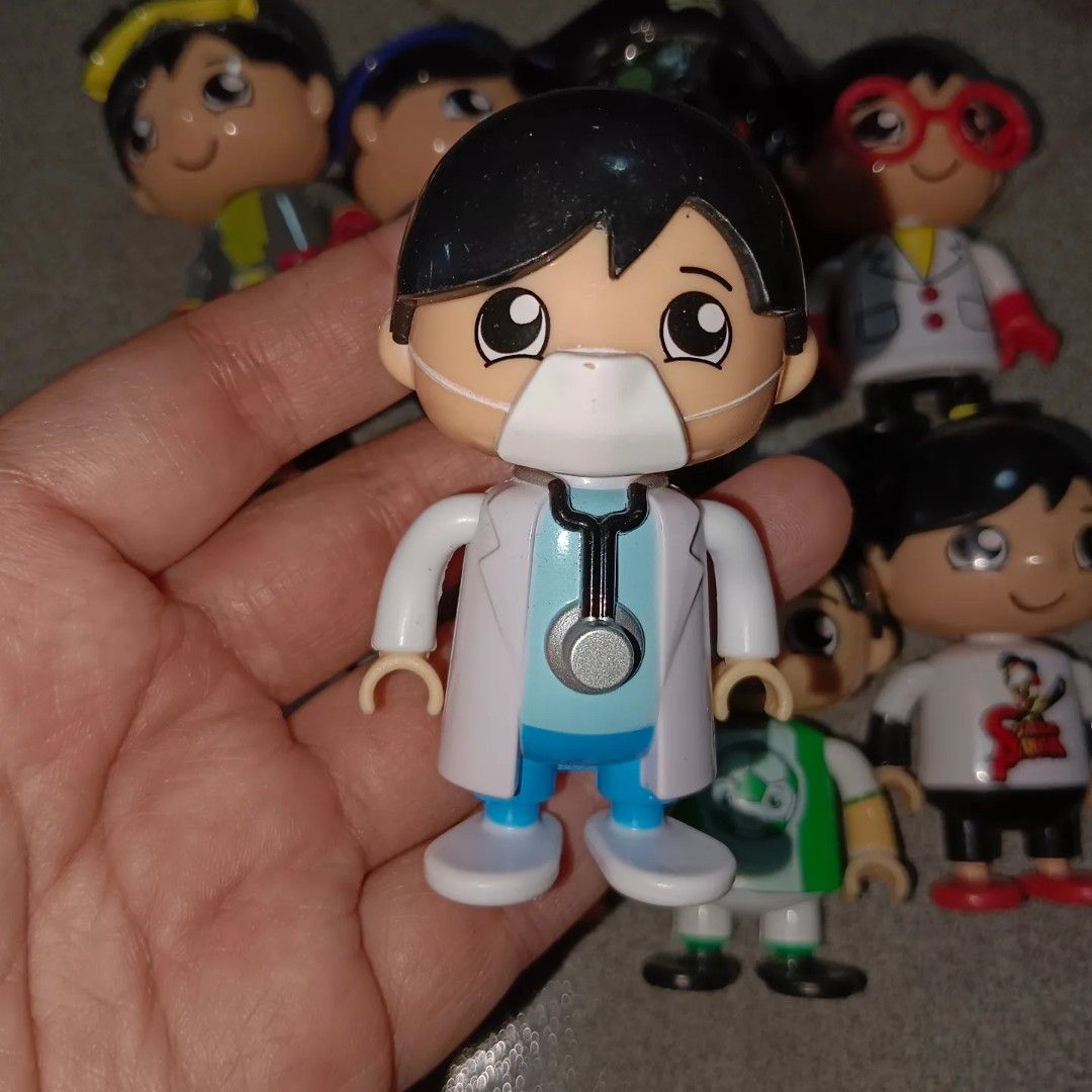 Ryan's toy review doll top