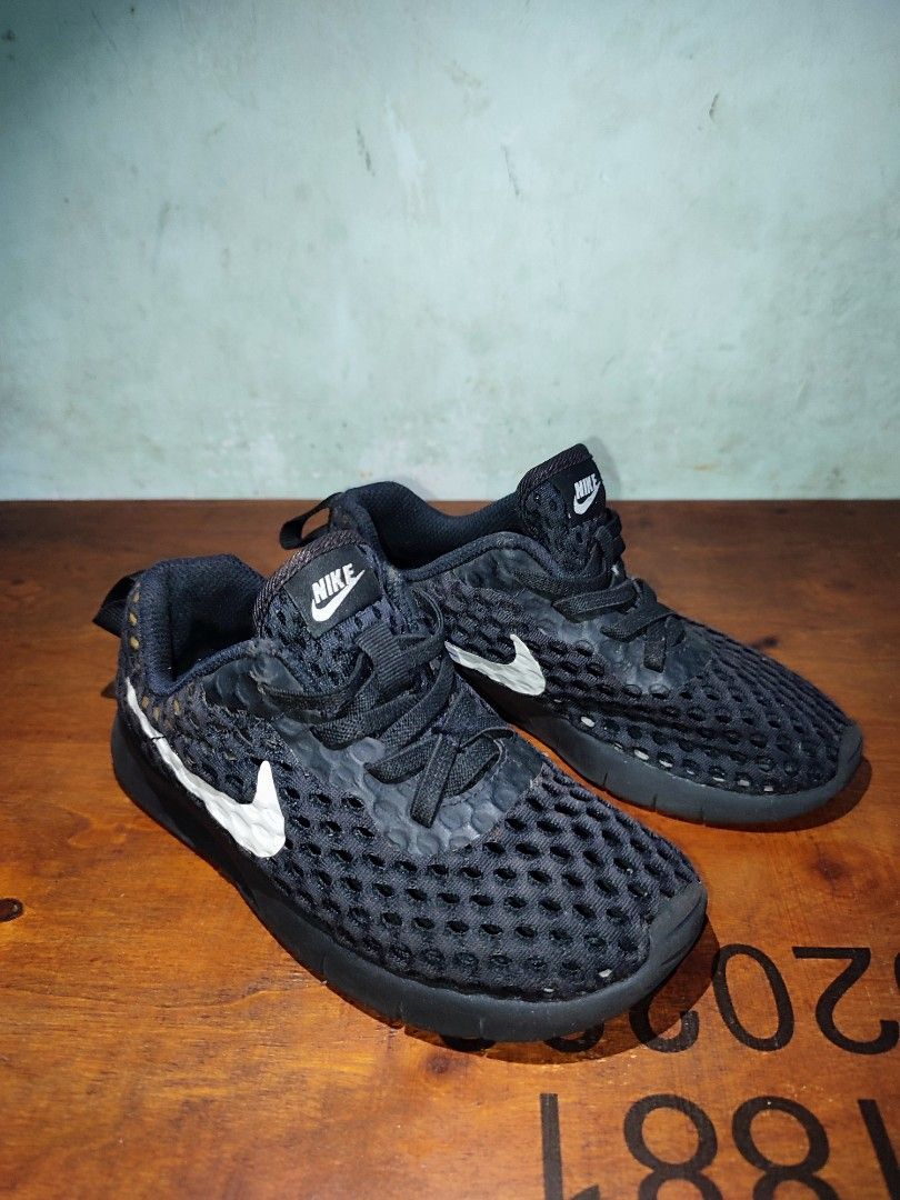 Nike hotsell tanjun br