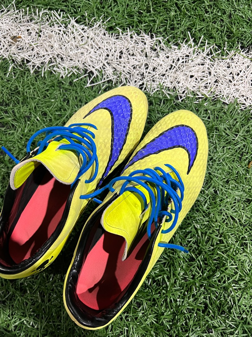 kasut bola nike hypervenom
