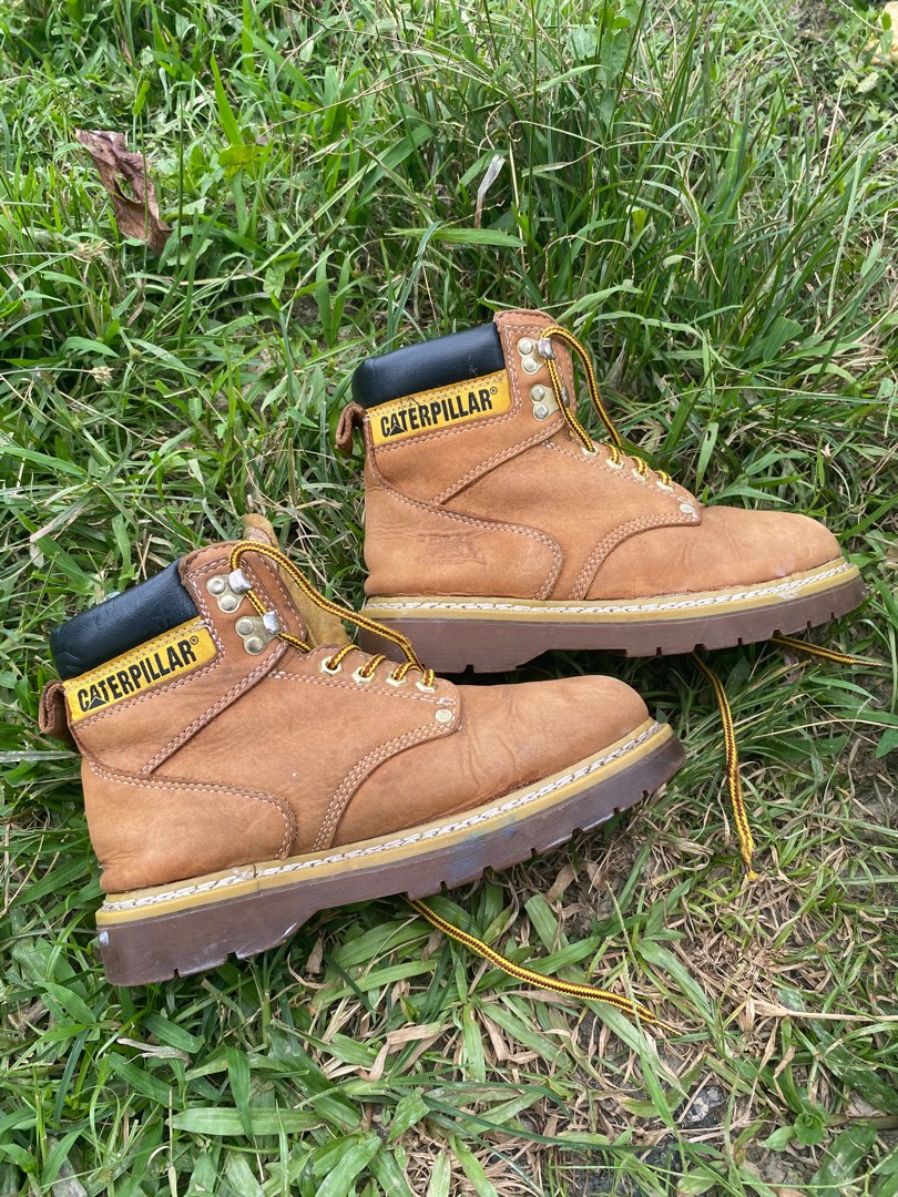 Sepatu boots Caterpillar original, Fesyen Pria, Sepatu , Sepatu Boot di