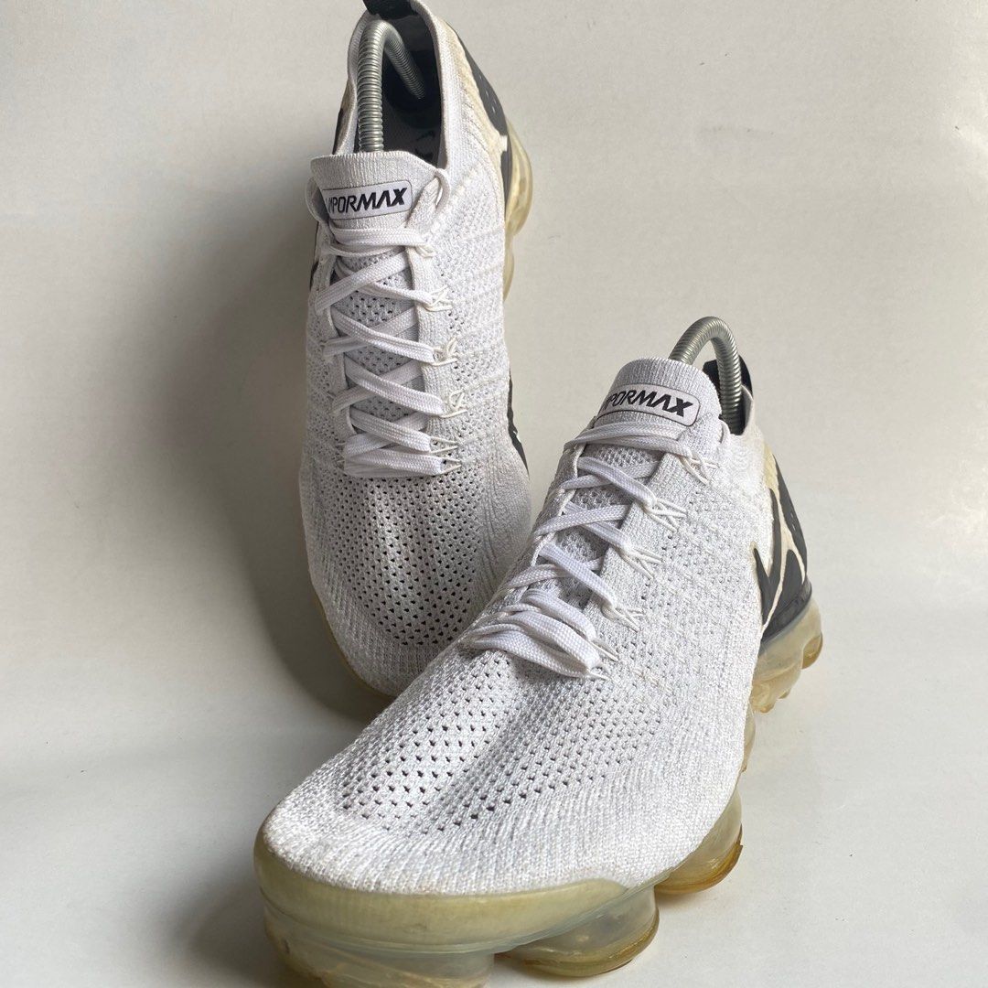 Sepatu Nike Vapormax flyknit 2, Fesyen Pria, Sepatu , Sneakers di Carousell