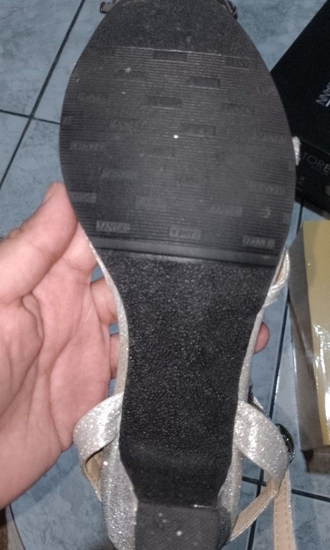 Silver sandals size 6 Women s Fashion Footwear Sandals on Carousell