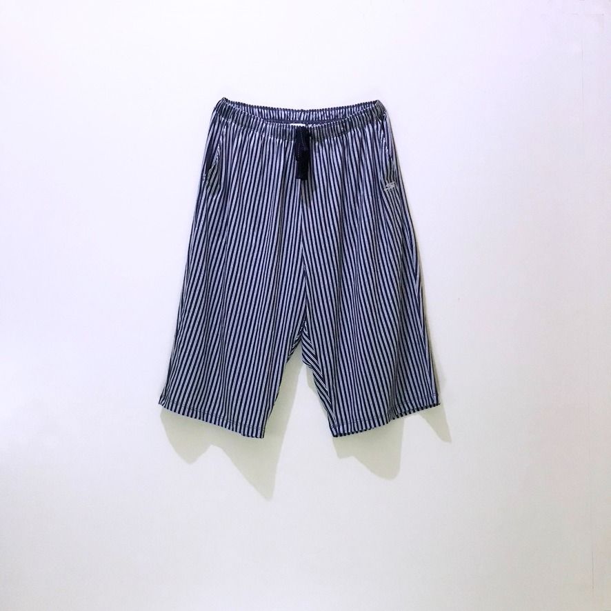 Blue and on sale white striped skechers