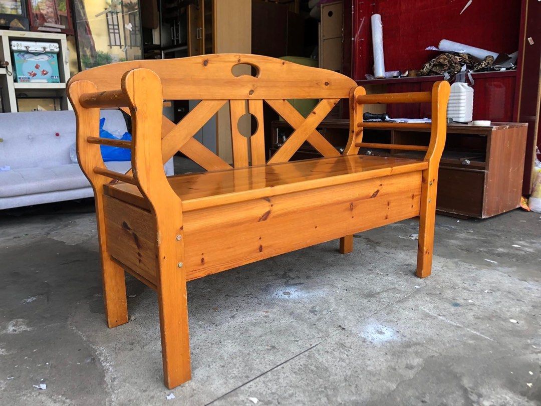 Solidwood bench sofa Japan surplus (Category: Chairs) located in Manila. Submitted by Hezcki (Listing ID 1253338372, Image 1). Description: .