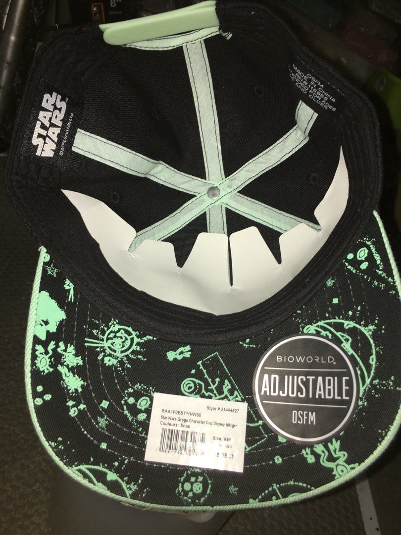 Bioworld Star Wars: The Mandalorian Baby Yoda Peeking Snapback Hat