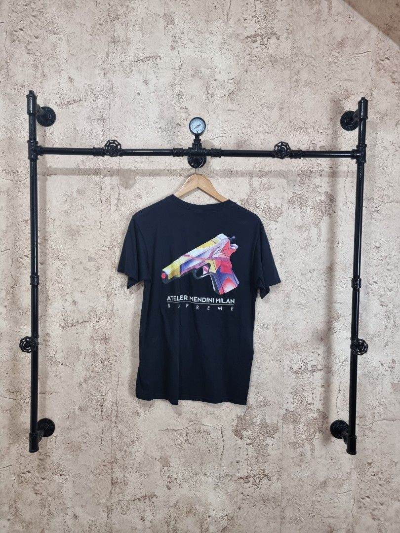 Supreme store mendini tee
