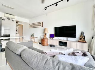 Twin Waterfalls 4 Bedder High Floor For Sale!