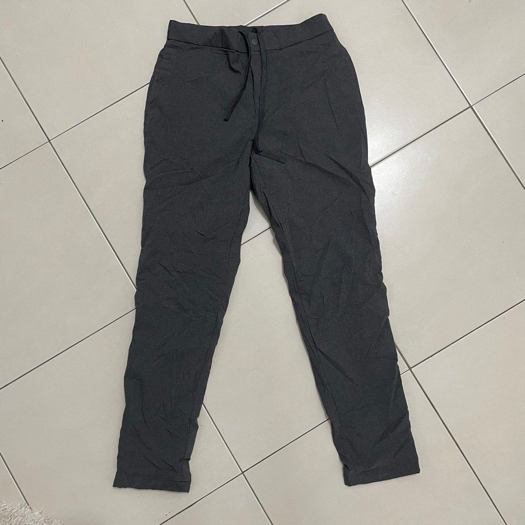 Uniqlo Heattech (S), Men's Fashion, Bottoms, Trousers on Carousell