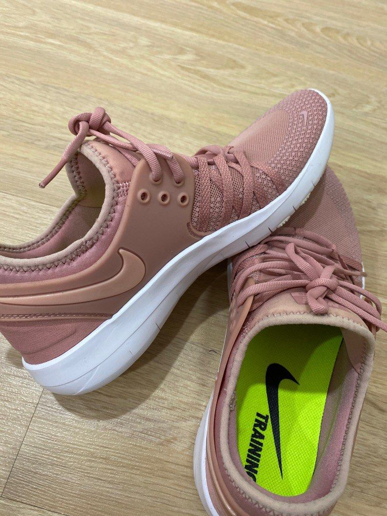 Nike free tr7 pink shop