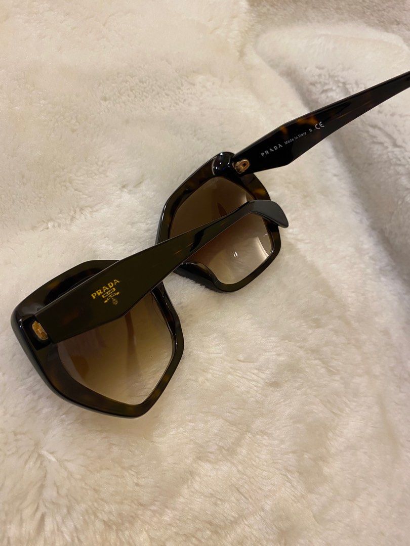 Prada sunglasses clearance top