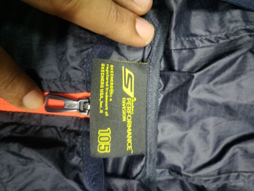 Windbreaker Skechers Men s Fashion Activewear on Carousell