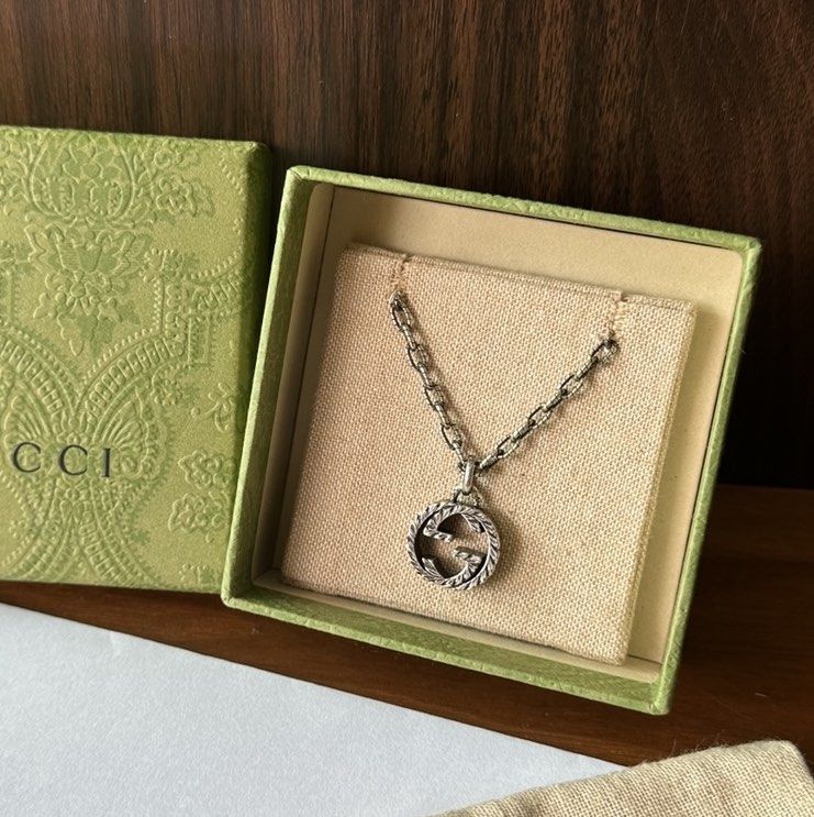 Interlocking g necklace in silver hotsell