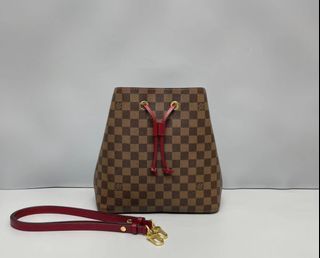 💯 % Authentic Louis Vuitton 2022 Christmas Animation Mini Pochette,  Luxury, Bags & Wallets on Carousell