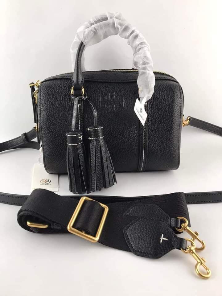 🍀 TB Thea Barrel (Category: Luxury Bags & Wallets) located in Manila. Submitted by shan_kenz (Listing ID 1253362492, Image 2). Description: 🍀 TB Thea Barrel ▪️8.1" x 7.5" x 4.6" 💰 P2,700 ▪️Actual photo ▪️Plus SF.