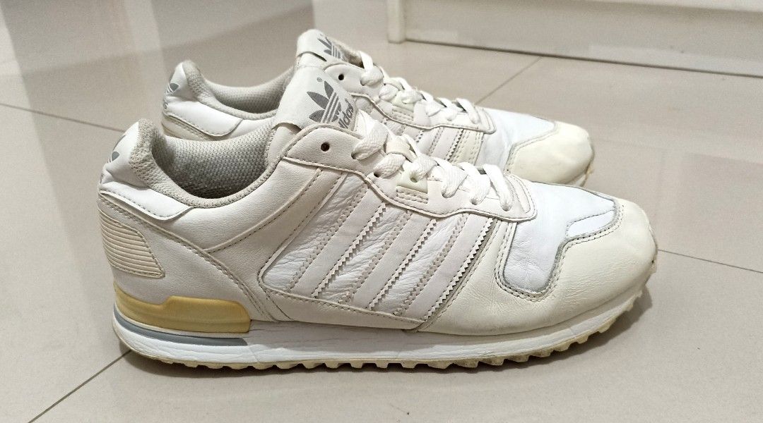 https://id.carousell.com/p/adidas-zx700-tripple-white-original-1253346719/