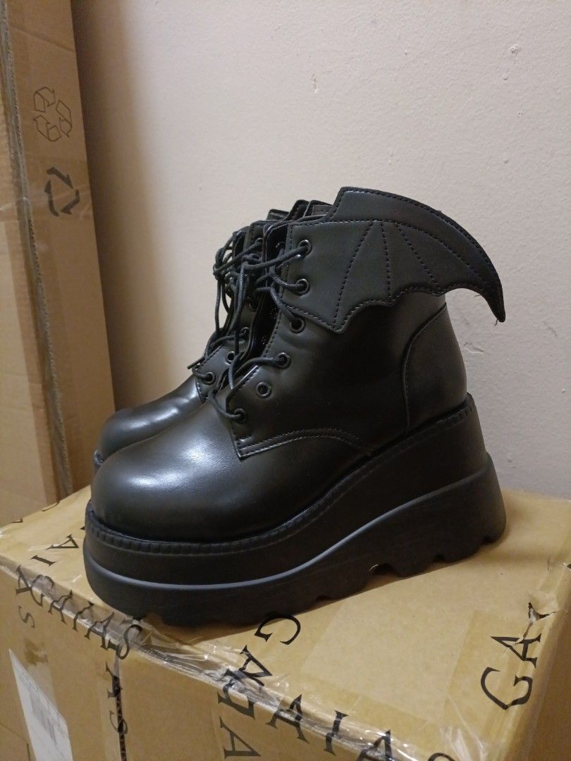 Bat wing combat boots store