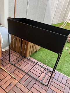 Black planter - steel