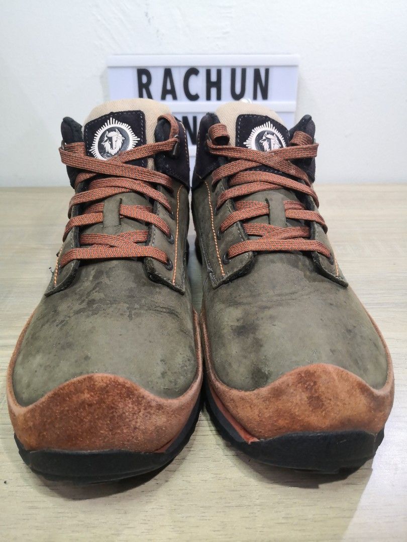 Black Yak hiking boot leather, Men's Fashion, Footwear, Boots on Carousell