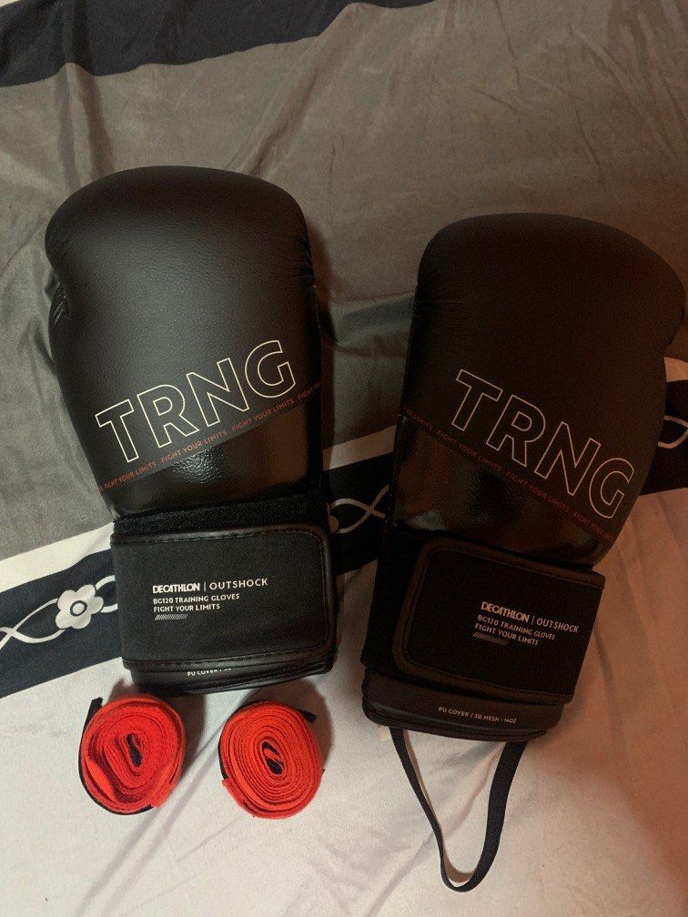 Boxing golves (Category: Other Sports Equipment and Supplies) located in Singapore. Submitted by wilelele (Listing ID 1253459938, Image 1). Description: Selling as not in use . Brand new from decathlon, $15 with hand straps ..