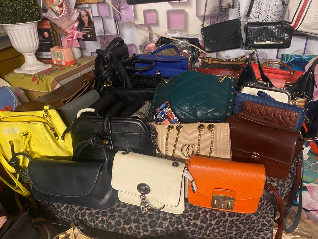 Ravi handbags - Handbags Shop in gaffar market karol bagh new delhi.