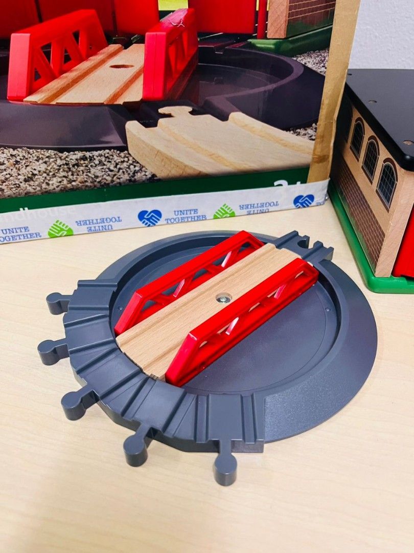 Brio roundhouse turntable top