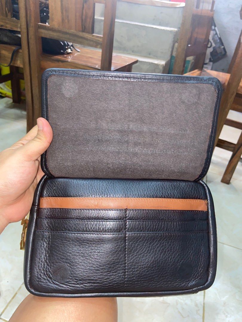 Cartelo (Category: Luxury Bags & Wallets) located in Mati. Submitted by michjake1009 (Listing ID 1253462612, Image 3). Description: Super ganda pa pure leather po no rubs .