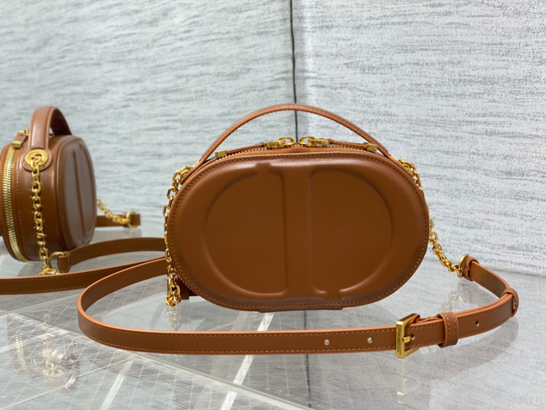 OFFER🎉Goyard Camera Case Bag Unisex, Luxury, Bags & Wallets on Carousell