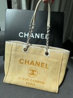 (Category: ) located in . Submitted by singapurabags (Listing ID 1253371553, Image 1). Description: .