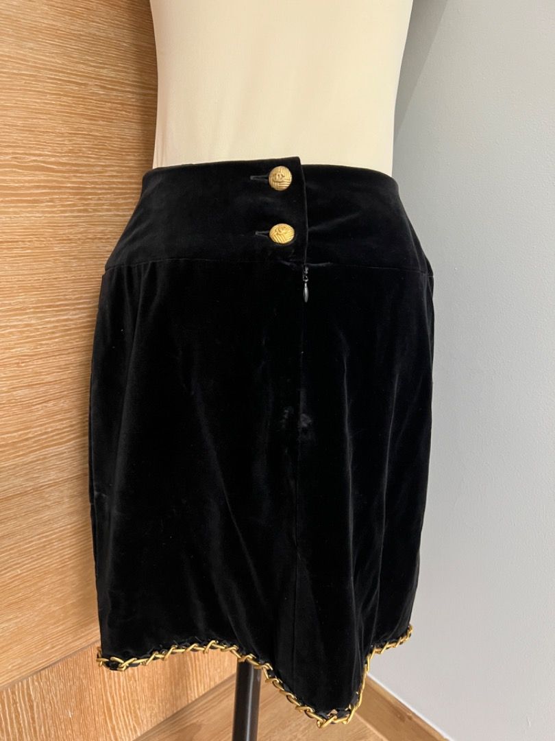 Chanel black velvet skirt deals