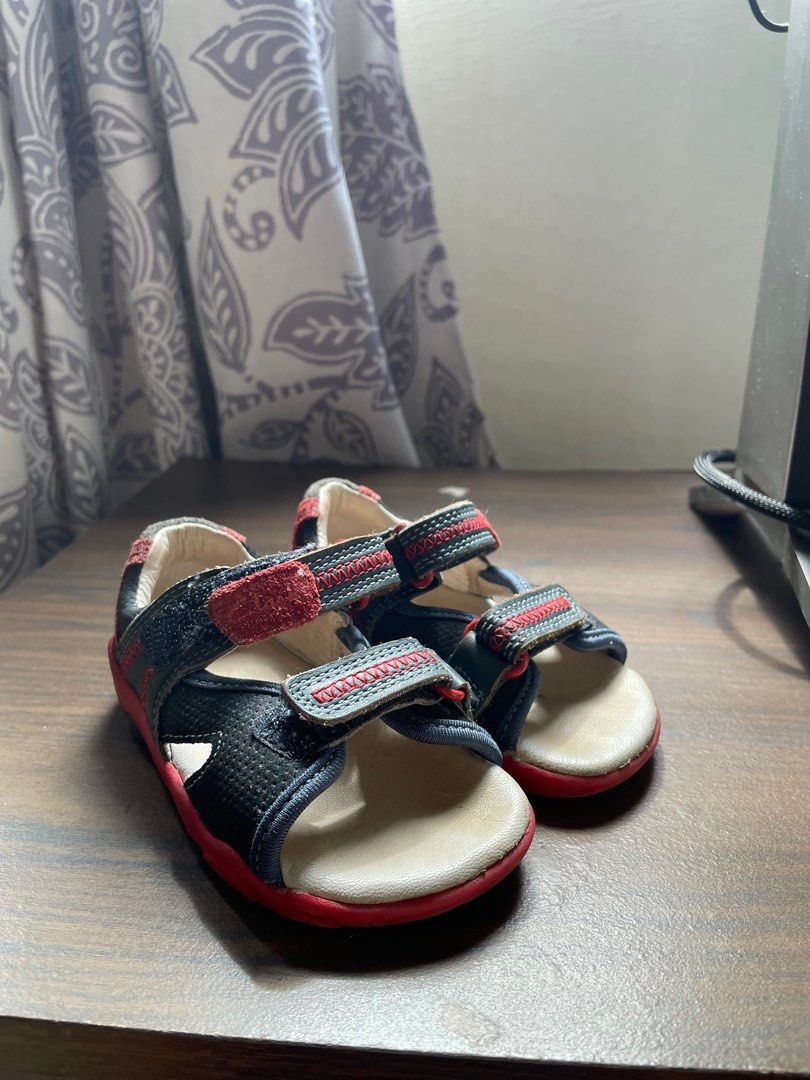 Kids on sale slippers clarks
