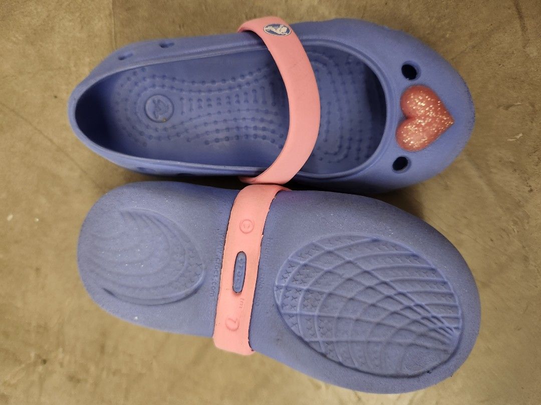Girls crocs size 7 hot sale