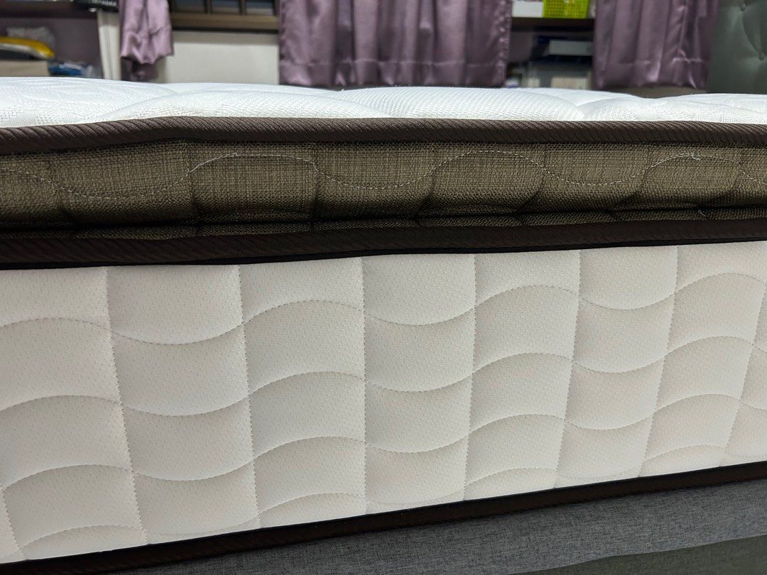 SPRING AIR CROWNE MATTRESS IN ULTRA BEST CONDITION, Furniture & Home