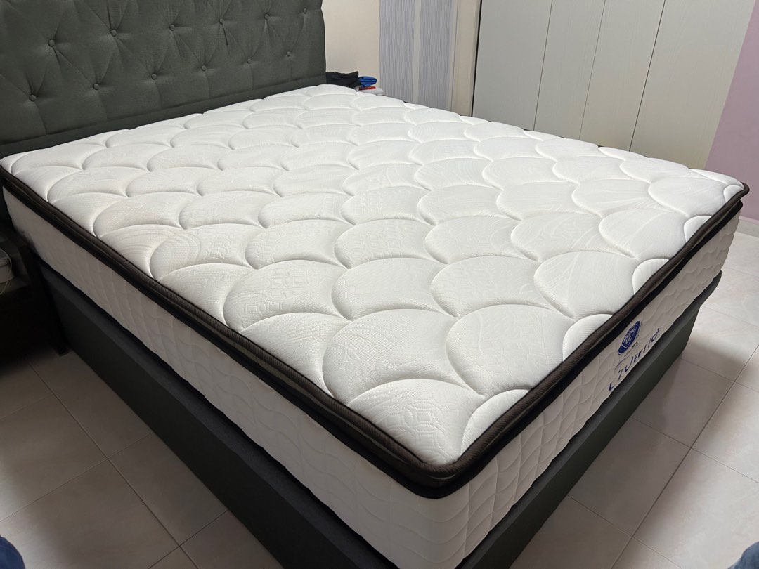 SPRING AIR CROWNE MATTRESS IN ULTRA BEST CONDITION, Furniture & Home