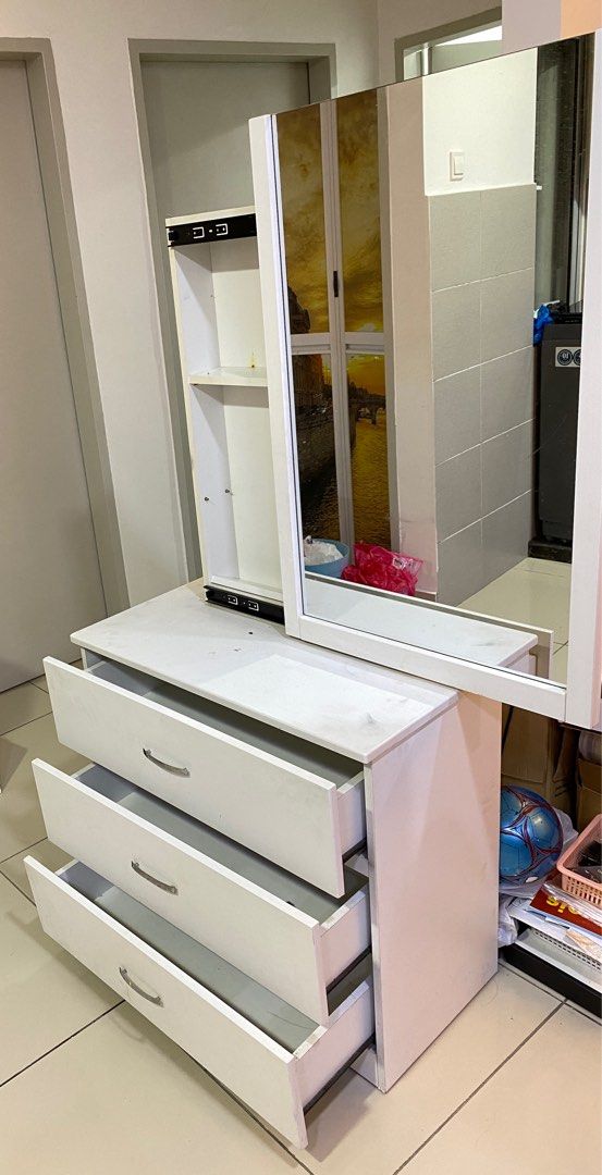 Dressing Table with Big Mirror, Furniture & Home Living, Furniture, Other  Home Furniture on Carousell