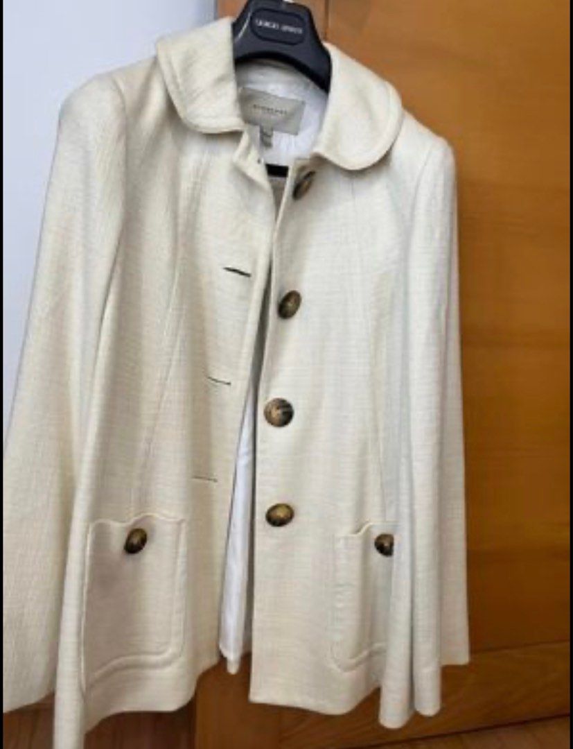 Fabulous Authentic BURBERRY off white coat size 8