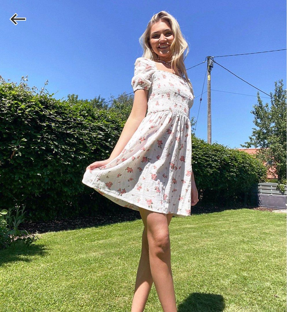 White short store dress with flowers
