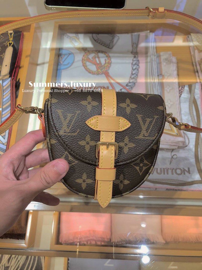LOUIS VUITTON. Chantilly bag in monogram canvas and natu…