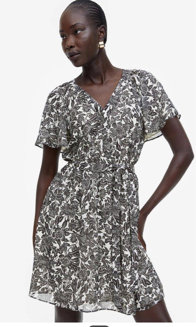 H&m black sale floral wrap dress