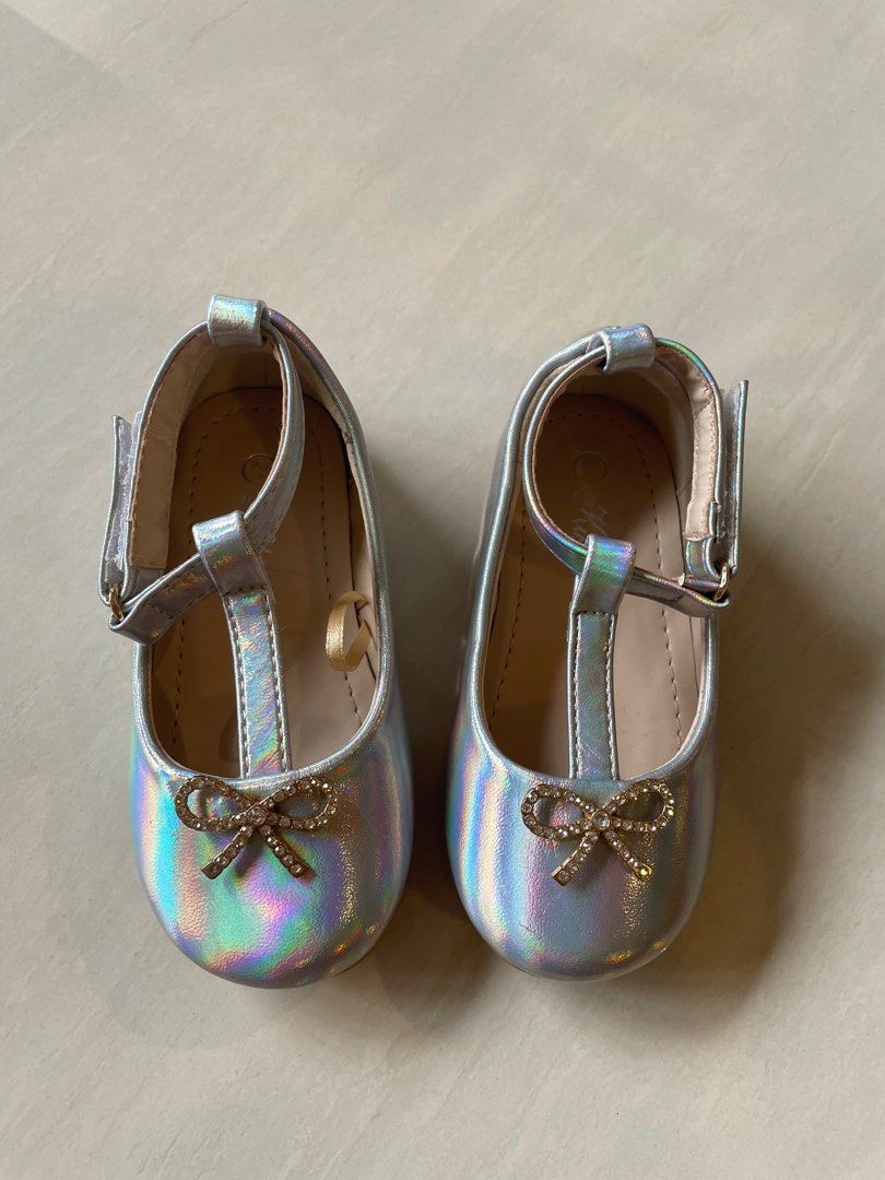Girls silver top pumps